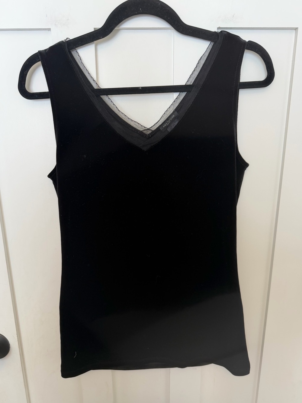 Ann Taylor black velvet sleeveless V-neck tank lace trim Y2K 90’s dark romance